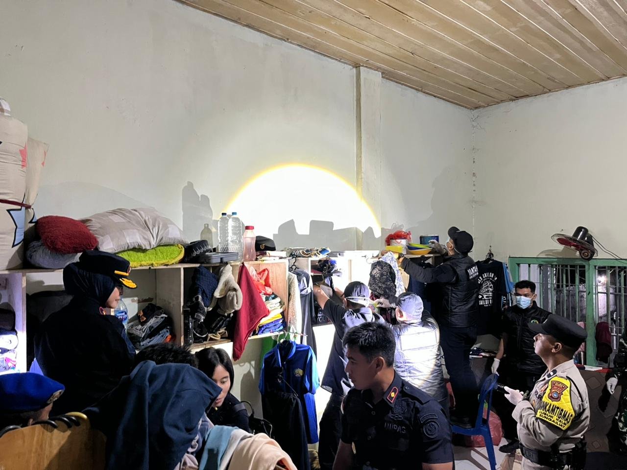 Tindak Lanjut Arahan Dirjenpas, Kanwil Ditjenpas Babel Gelar Razia Gabungan Bersama APH di Lapas Sungailiat
